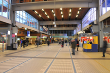 814622 Gezicht in de Stationshal van het Centraal Station te Utrecht.